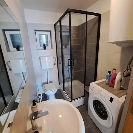 Leon アパート オミシュ